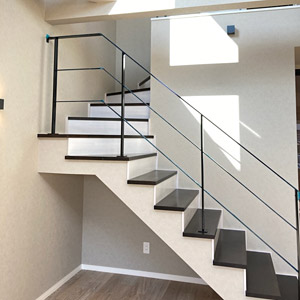 デザイン性が高い階段下はペットのワンちゃんスペースに。