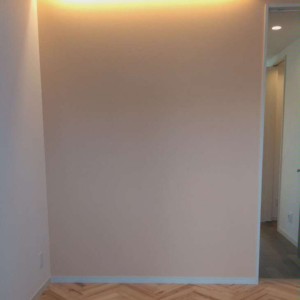 ヘリンボーン無垢床が迎え入れてくれる家