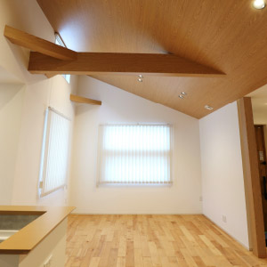勾配天井で空間をひろげた平屋のお家