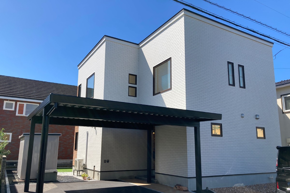 建物正面 雨や雪を気にせず玄関へアクセス 建物正面 雨や雪を気にせず玄関へアクセス