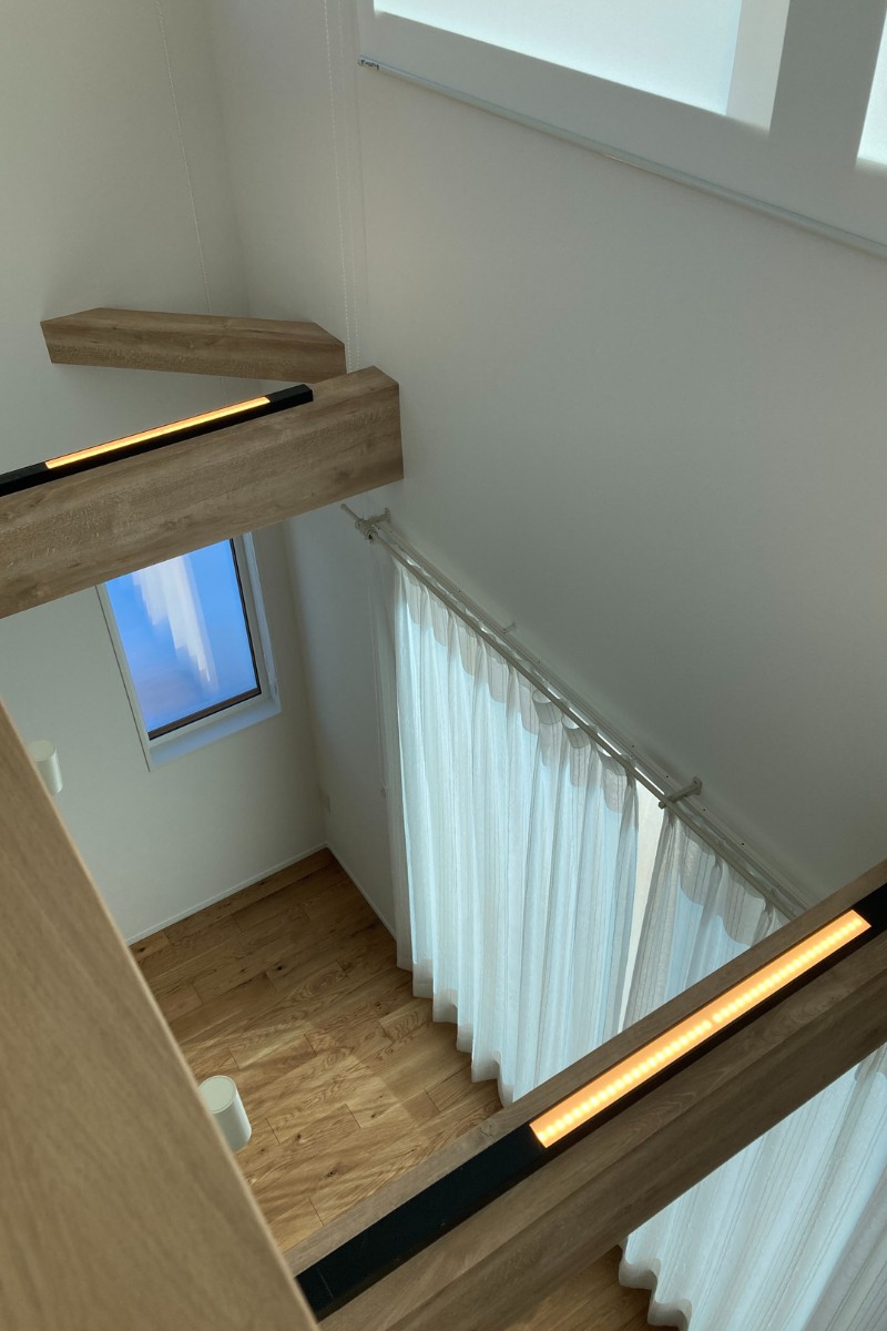 梁には間接照明を仕込みました 梁には間接照明を仕込みました