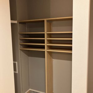 ビルトインガレージと広々としたリビングのあるお家