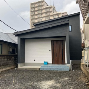 施工事例写真：アイランドキッチンのある、バリアフリーの家