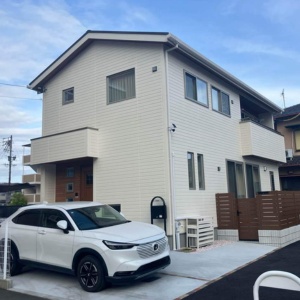 施工事例写真：木目とホワイトを基調とした、やすらぎの家