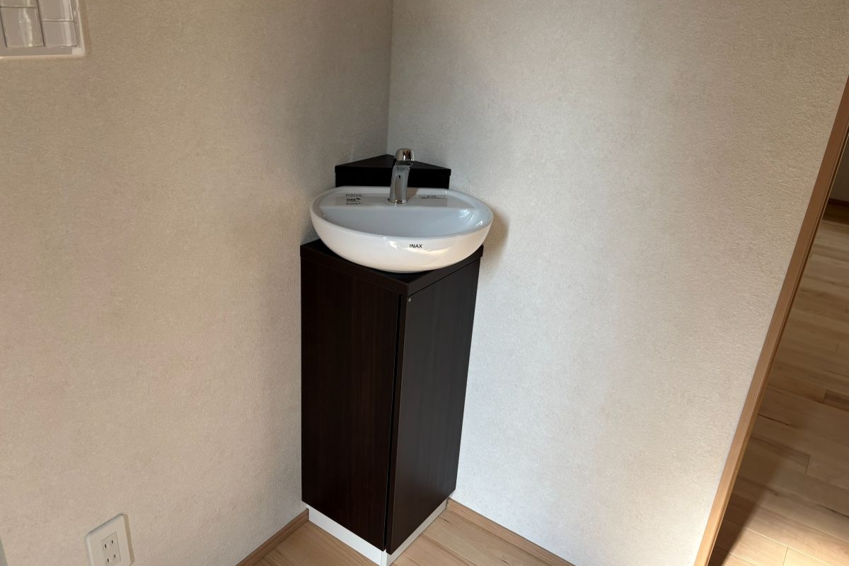 玄関入ってすぐに手洗器