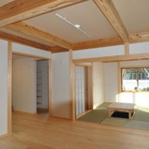 平屋でゆっくり暮らす木の家