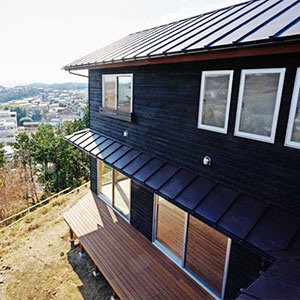 施工事例写真：空と海を望む丘の上の家