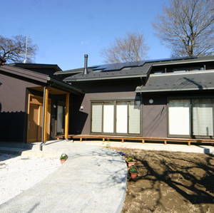 薪ストーブや井戸水利用の2世帯住宅(光設計)