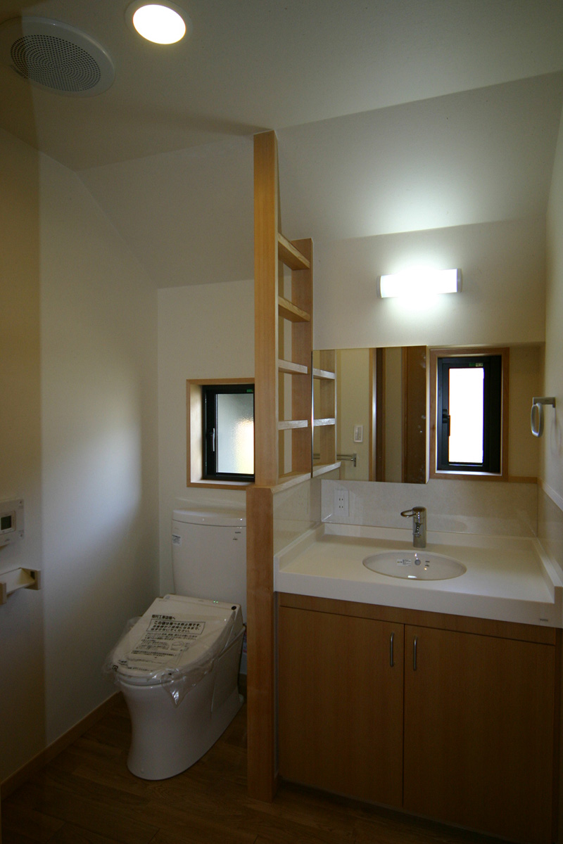 洗面とトイレを１つの部屋にすることで広々とした気持ちの良い空間になっています