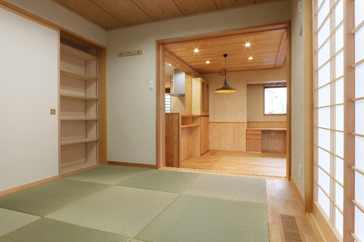 畳コーナー01：縁なし畳を使い、シンプルなスッキリした和室になっています。