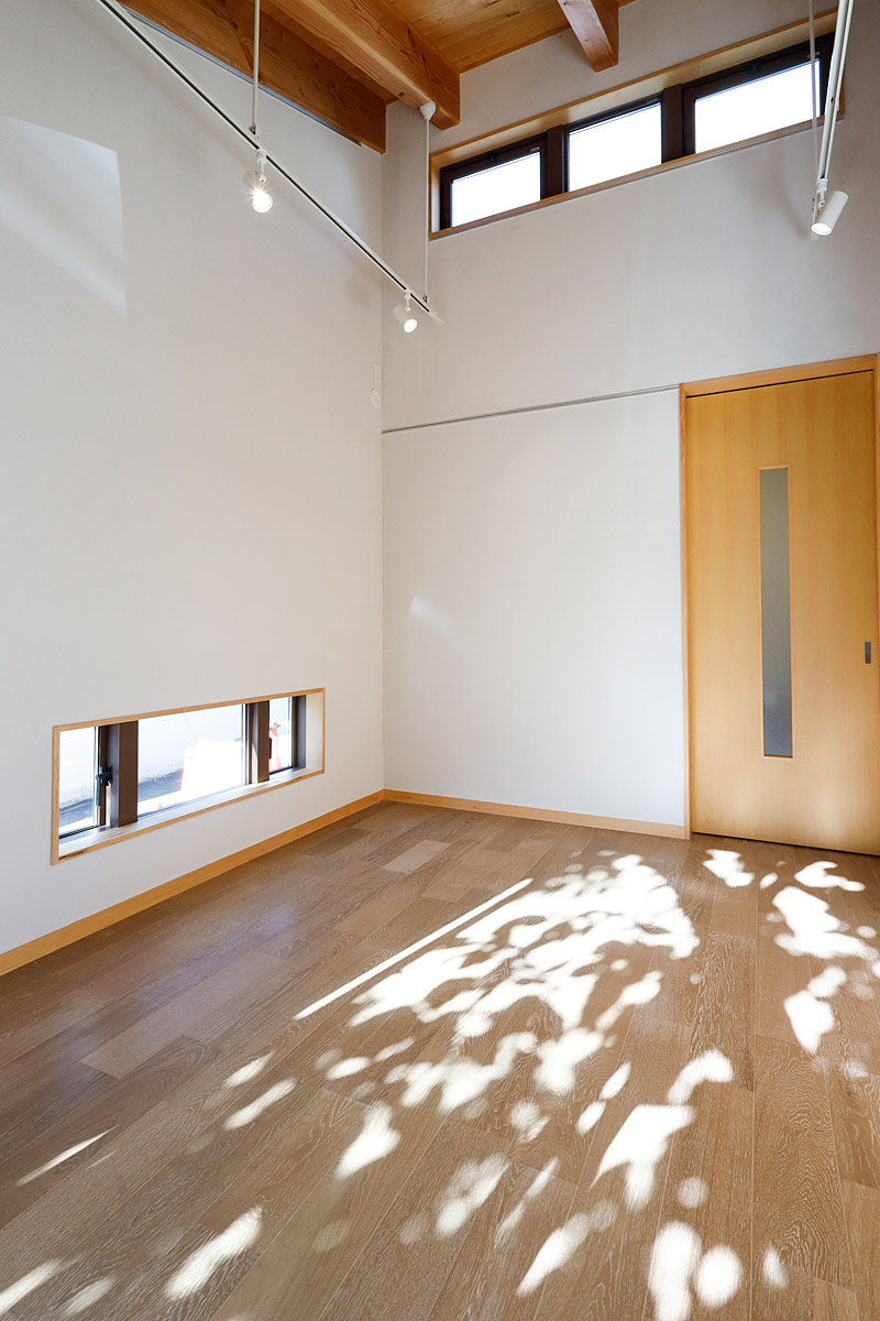 ギャラリーの壁は薩摩中霧島壁の左官仕上げです。