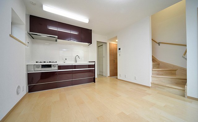 2階子世帯LDK。ワンフロア仕切りのないオープンな空間です。キッチンは壁付けにしてリビングを広く。