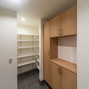 素朴な風合いとぬくもりのカントリー調キッチンが主役の二世帯住宅 素朴な風合いとぬくもりのカントリー調キッチンが主役の二世帯住宅