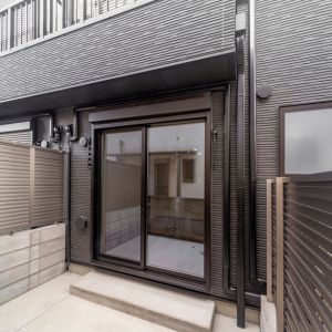 賃料＋αのゆとりを生む、駐車場併設の2階建てアパート