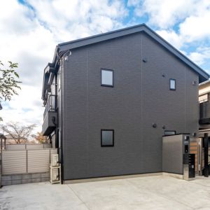 施工事例写真：賃料＋αのゆとりを生む、駐車場併設の2階建てアパート