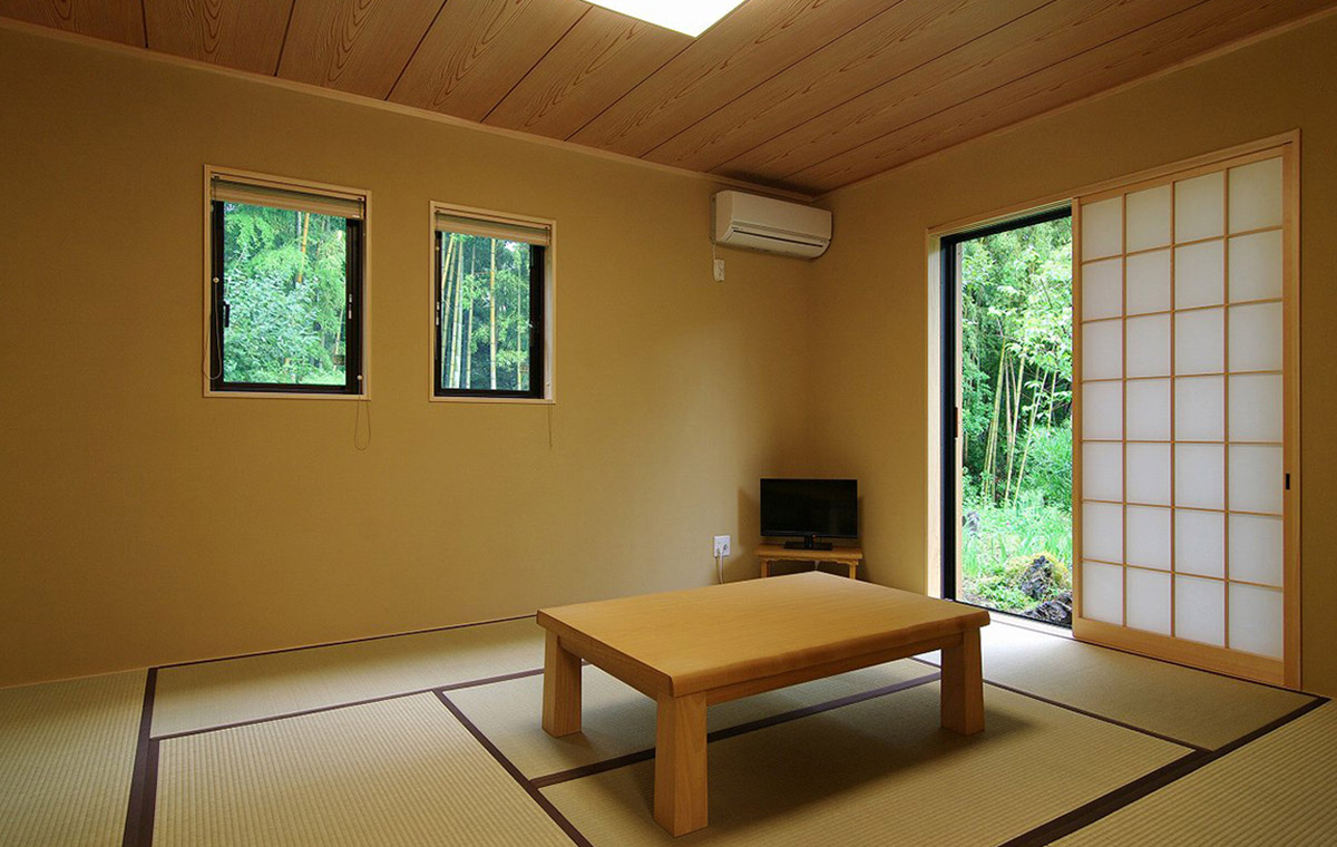 寝室と居間とを兼ね備える畳の部屋・和室