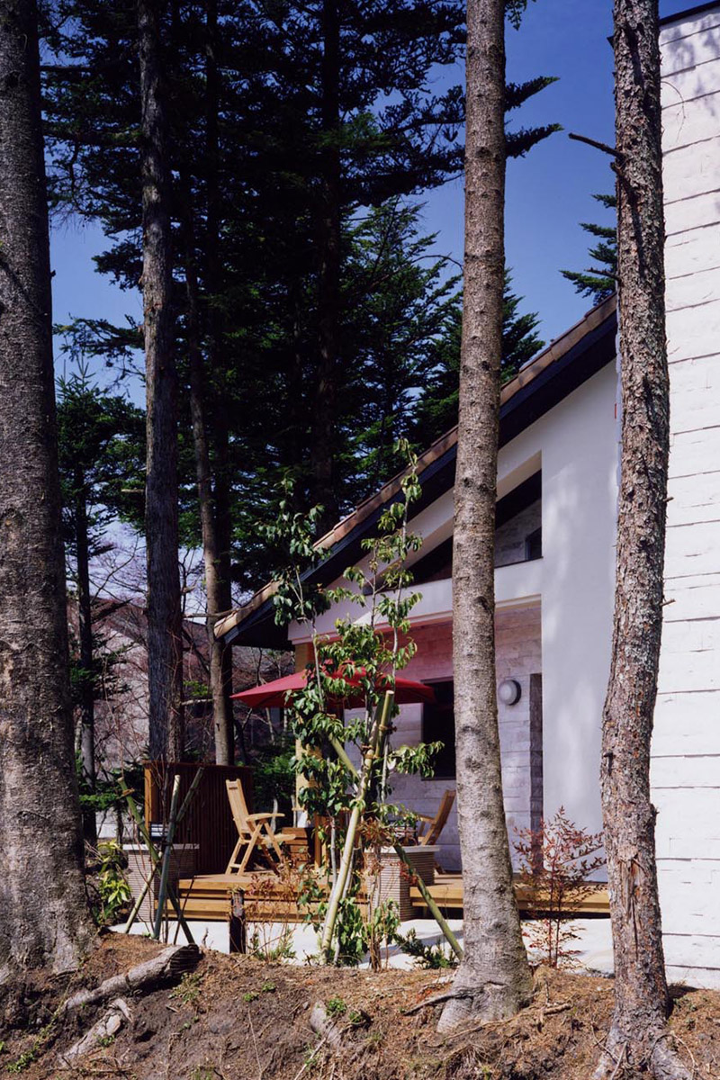 外観　木々に囲まれた軽井沢の別荘