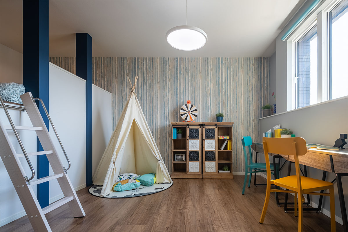 可愛い壁紙の子供部屋。小さなロフトもついていて子供も楽しく過ごせるお部屋です。