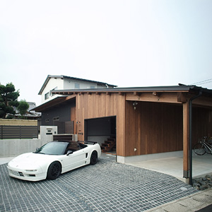施工事例写真：ガレージと中庭のある家
