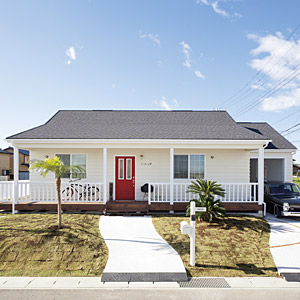 施工事例写真：オールディーズのアメリカ住宅をイメージしたガレージ付き平屋の家