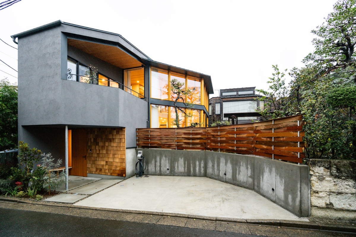 外観　既存の庭の樹木を大切に敷地計画を立てた