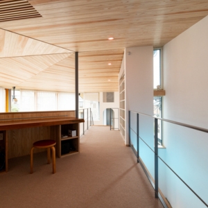 ２階ワークスペース　屋根裏に大きなスピーカーが内蔵