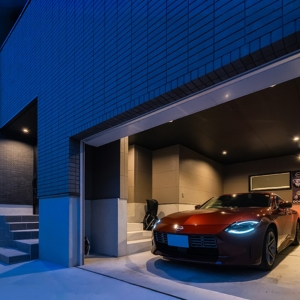 タイルガレージの家			