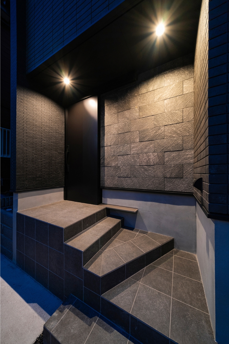 ザタイルな玄関ポーチ