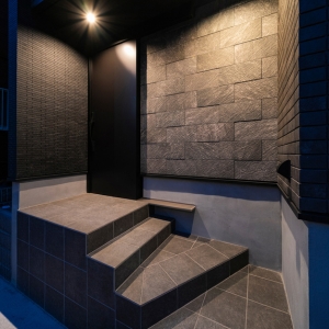 ザタイルな玄関ポーチ