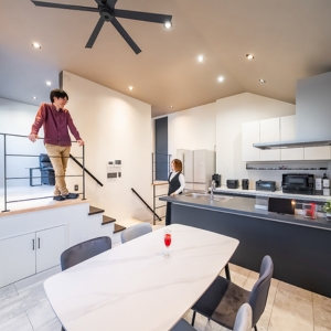 タイルガレージの家			