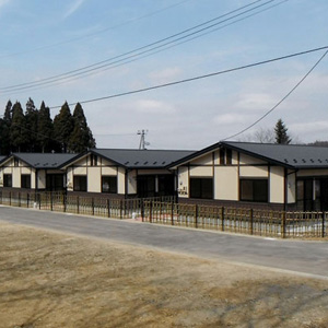 東北道を望む小高い丘のテラスハウス