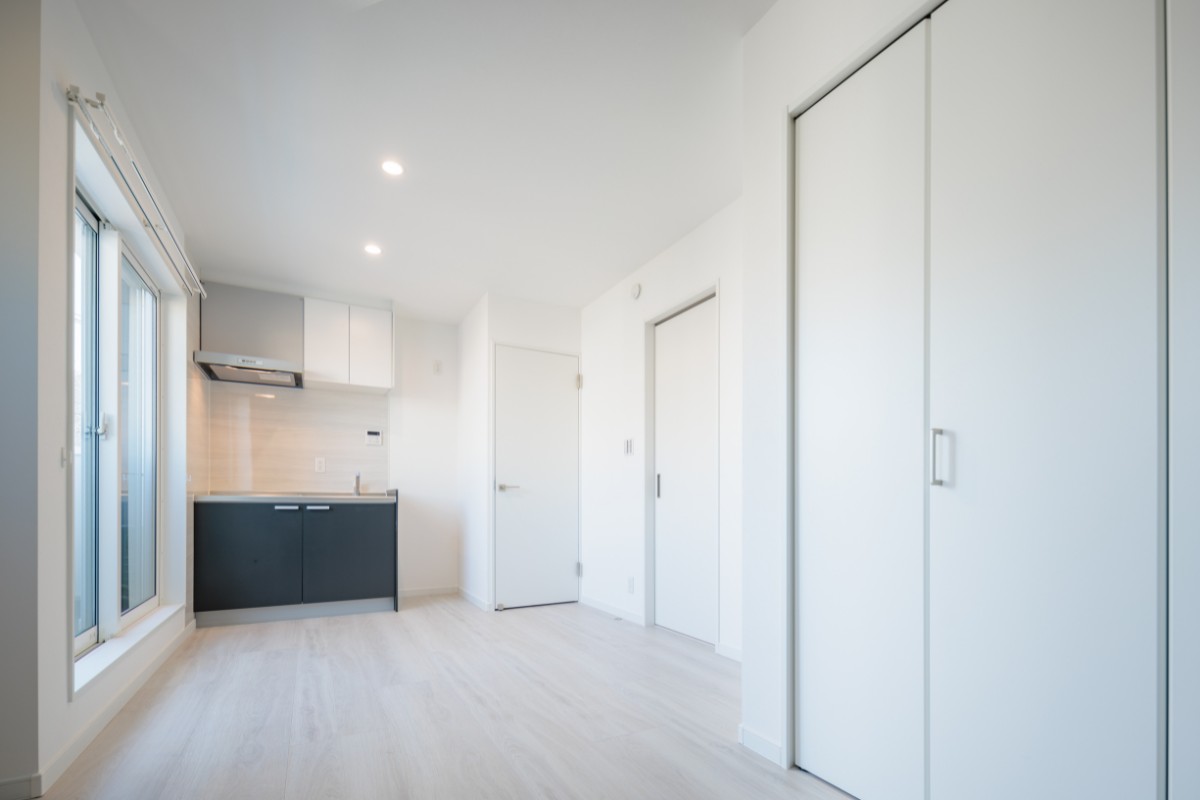 １フロアは４タイプの世帯からなる３階建て全12部屋。