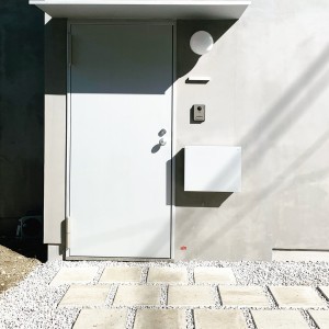 太陽を取り込み視界が広がる木構造の家