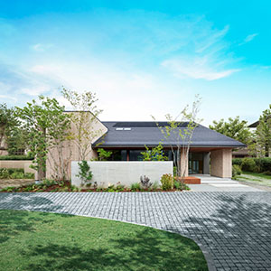 大屋根の趣のある住まい