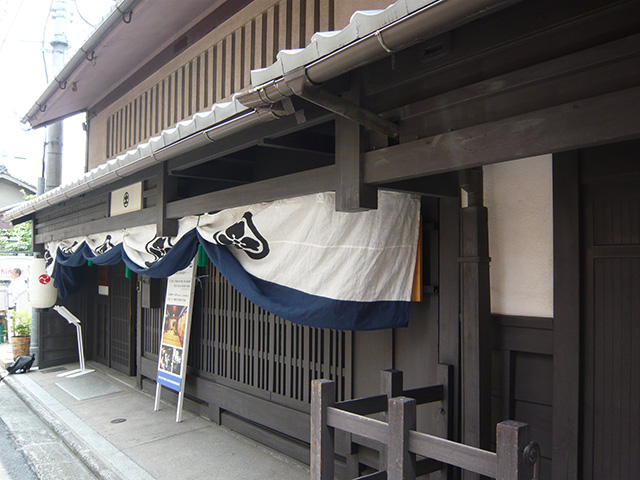 京都の路地の町家外観 長江家(写真:天野彰)
