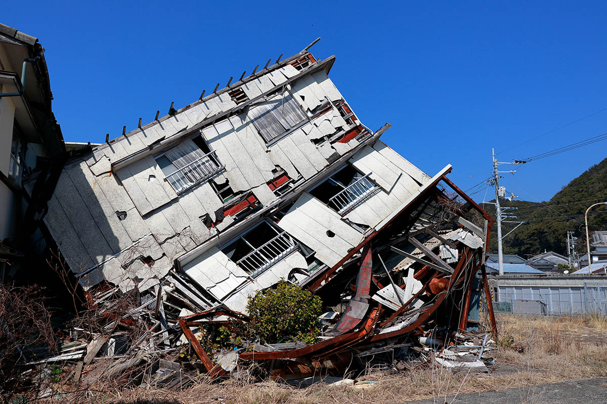 【自然災害】地震で倒壊した家