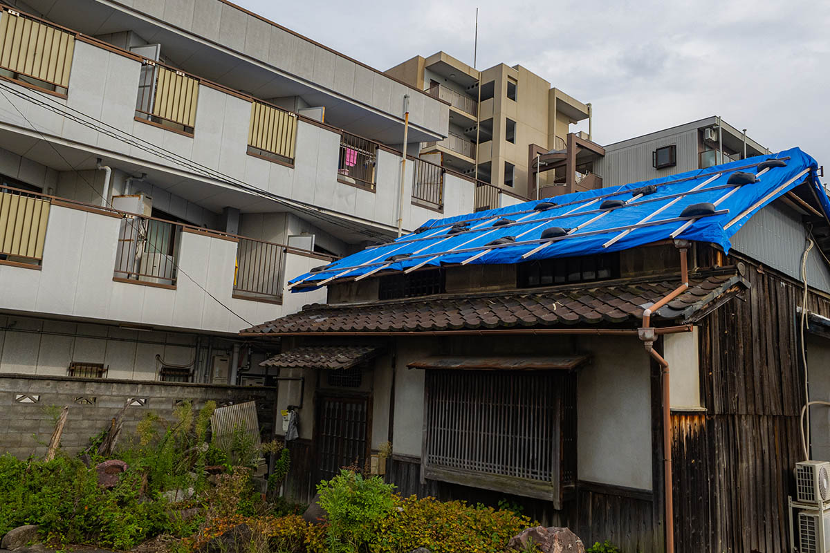 【自然災害】【災害イメージ】台風被害による屋根の損傷