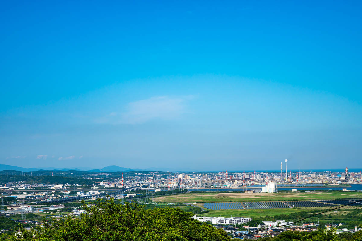 【住居環境】夏の青空の宇部市の都市景観