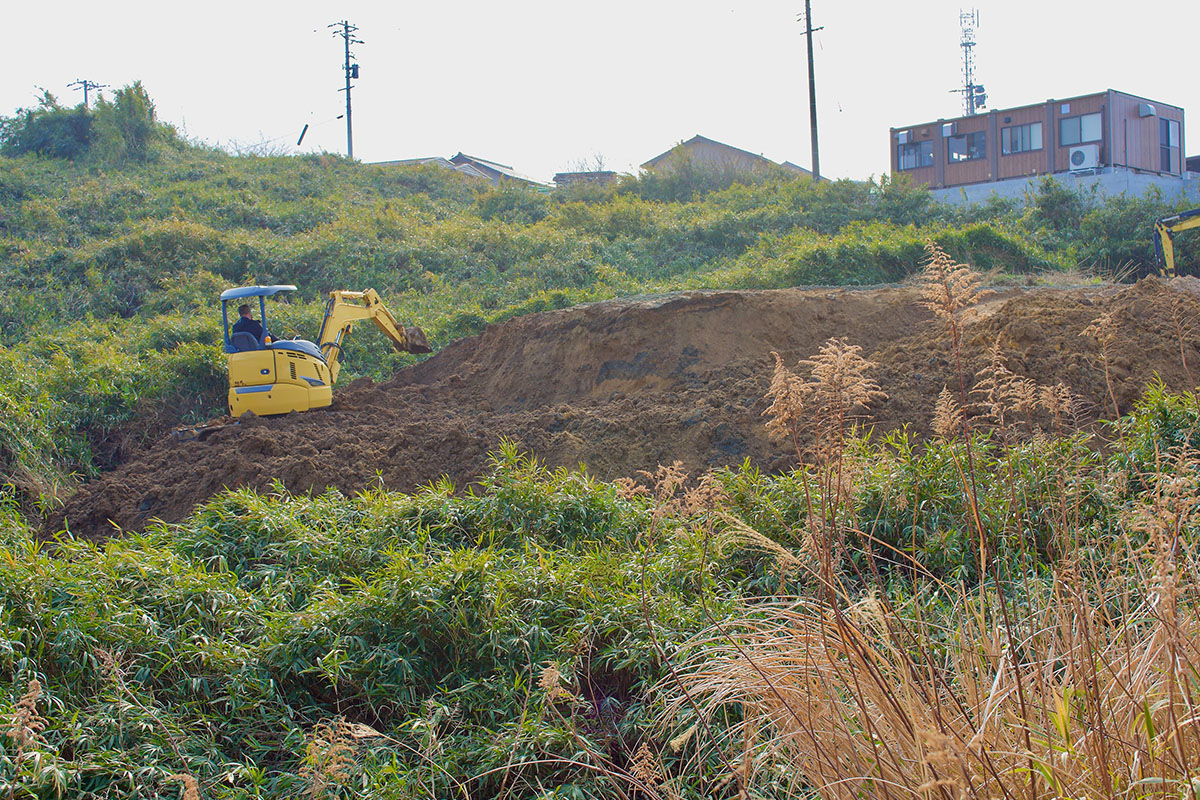 【小規模宅地】郊外の荒地の造成工事風景
