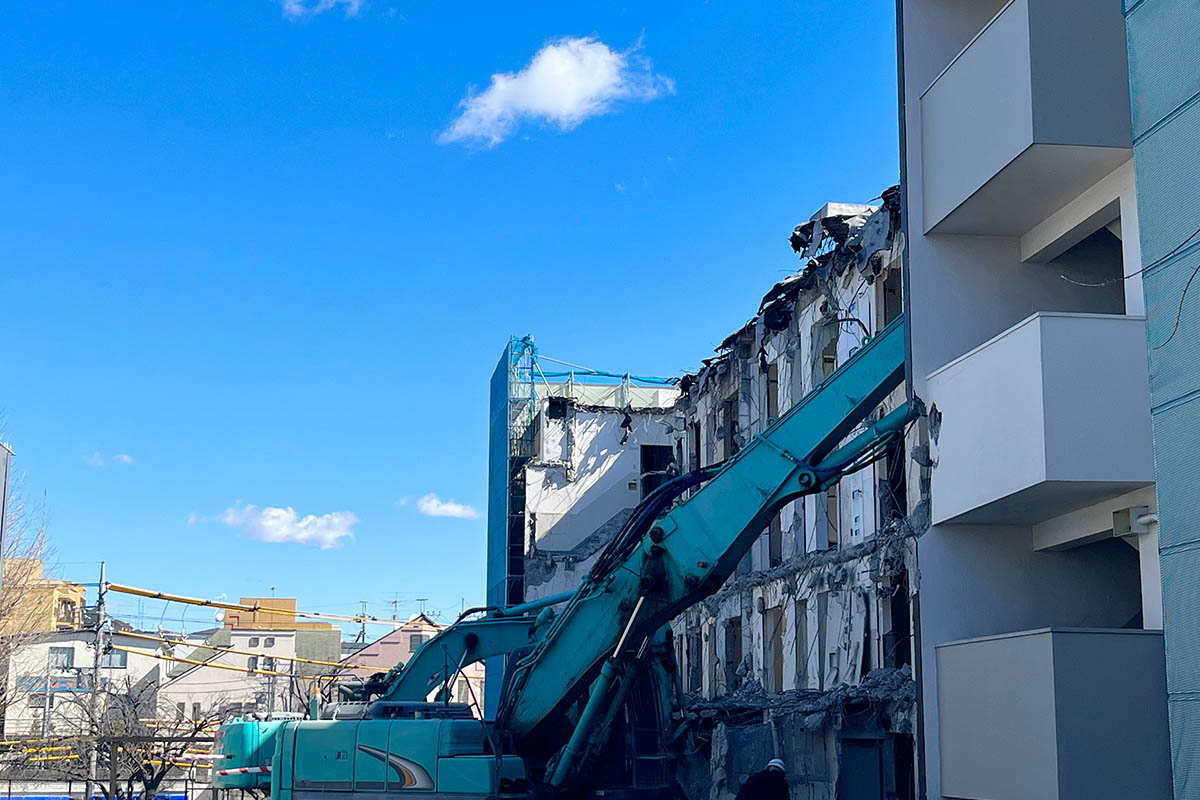 解体される老朽化した団地