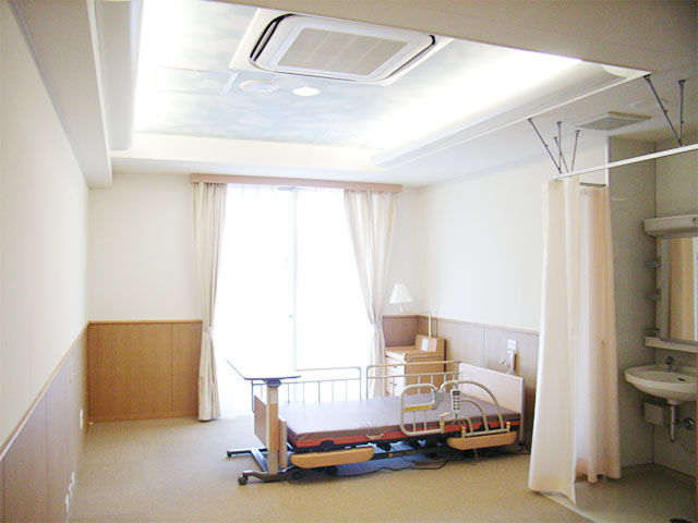 老人施設の療養室例（町田ミオ・ファミリア：設計:アトリエ4Ａ）