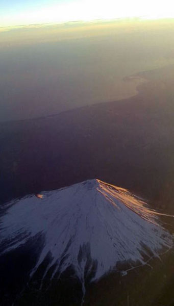 写真：富士山上空写真よい年になりますよう･･･(写真：天野彰）