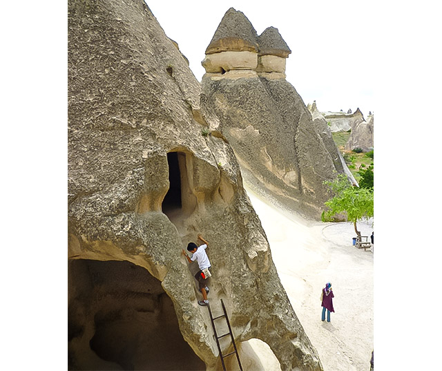 写真：トルコカッパドキアの洞穴の家（写真：天野彰）