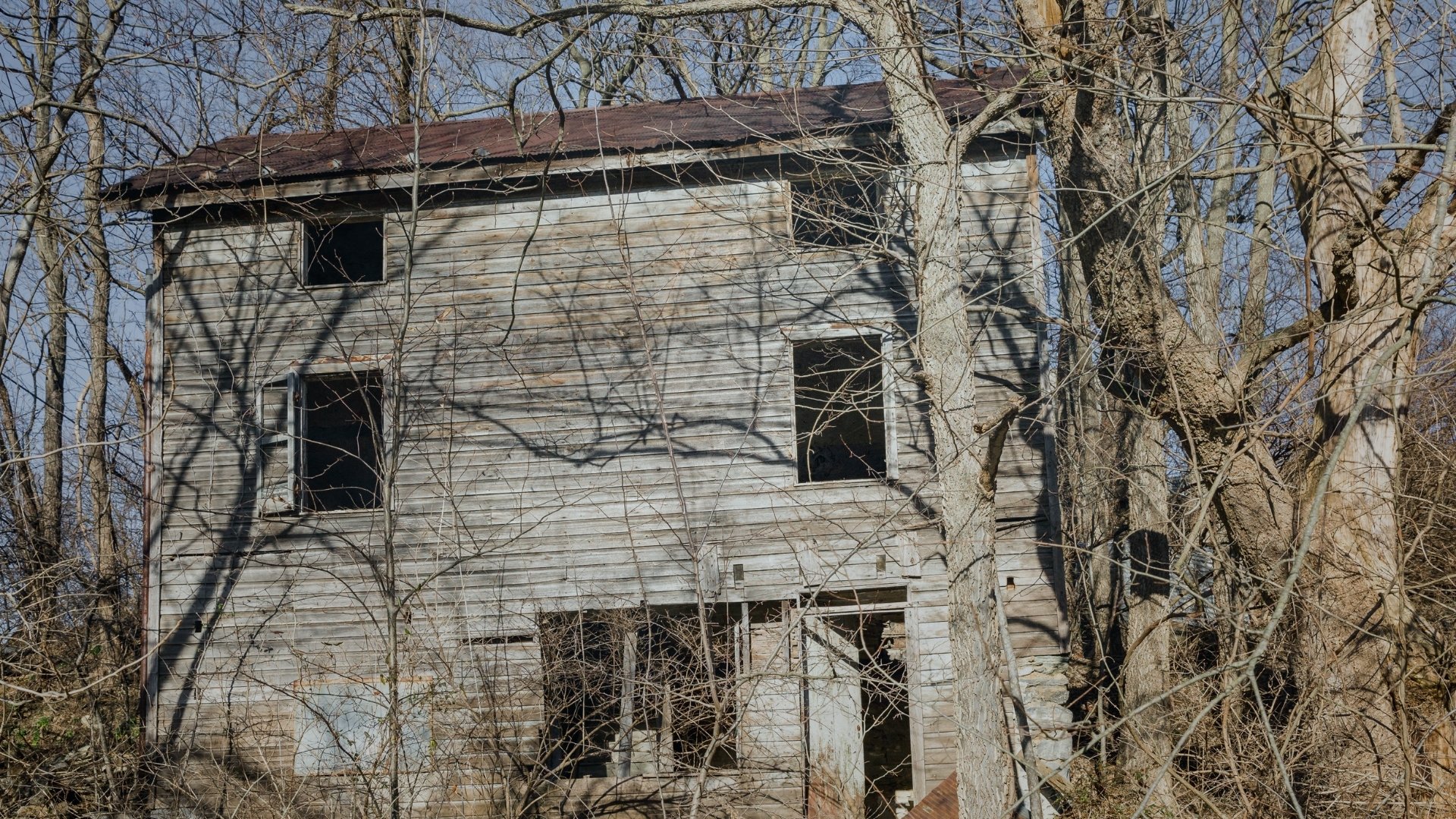 人が住まなくなった空き家の写真