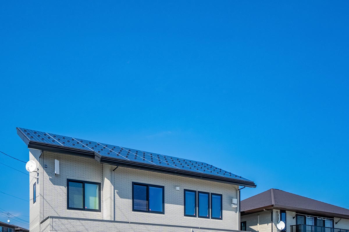 住宅太陽光設備義務化 晴天 直射日光 屋根