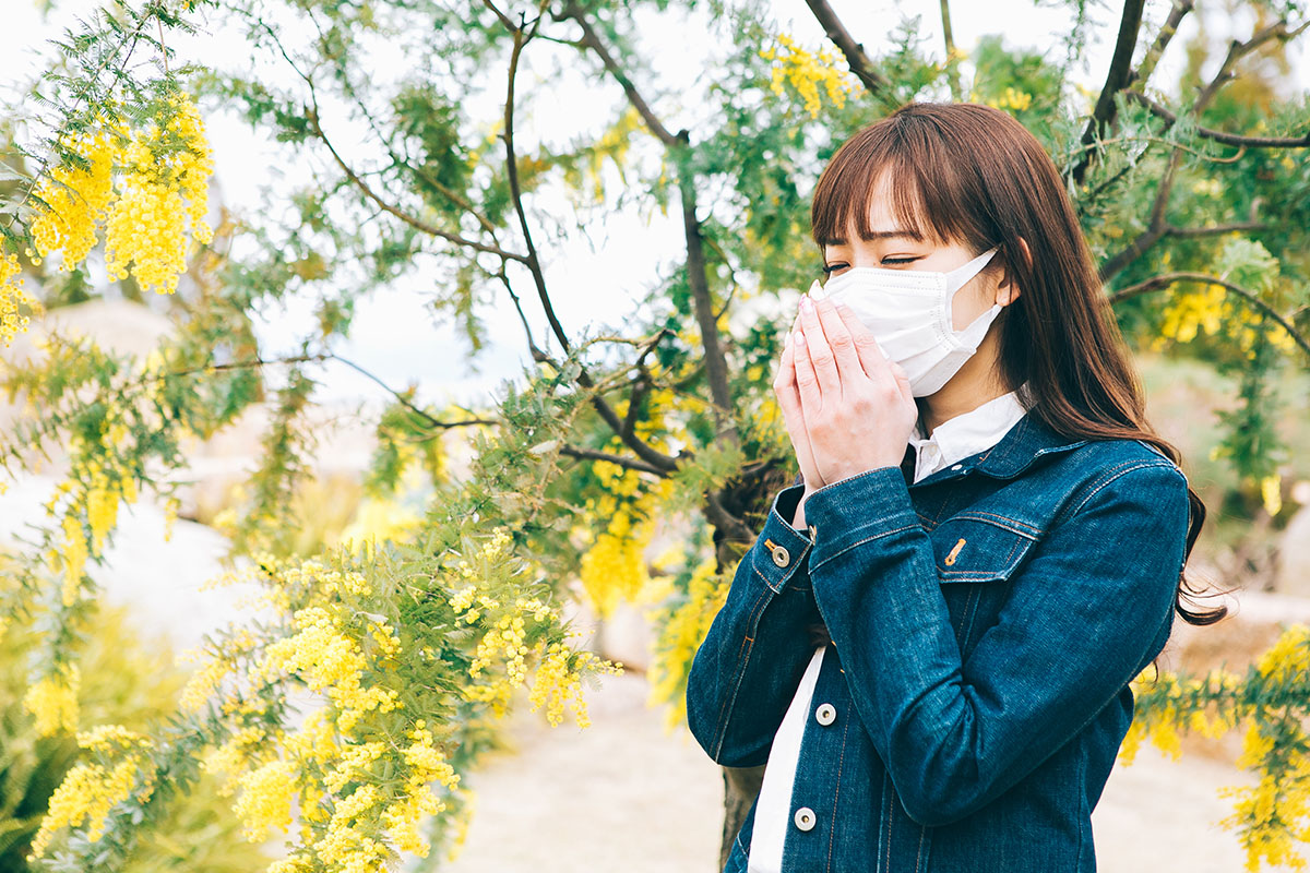 花粉症の女性