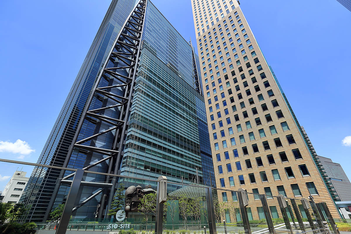 東京 汐留の都市風景 日本テレビタワーと汐留タワー