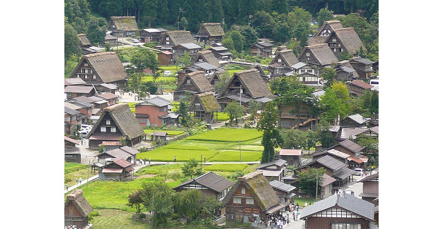 写真：白川郷の合掌造り（撮影：天野 彰）