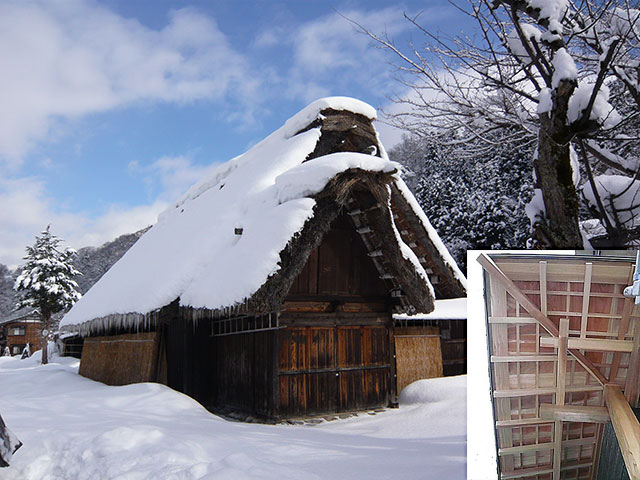 写真 木のやすらぎ　雪に埋もれる合掌造り（天野彰）