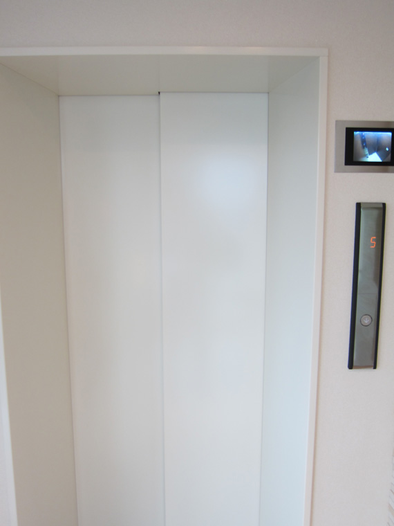 建物内にはエレベーターがついています